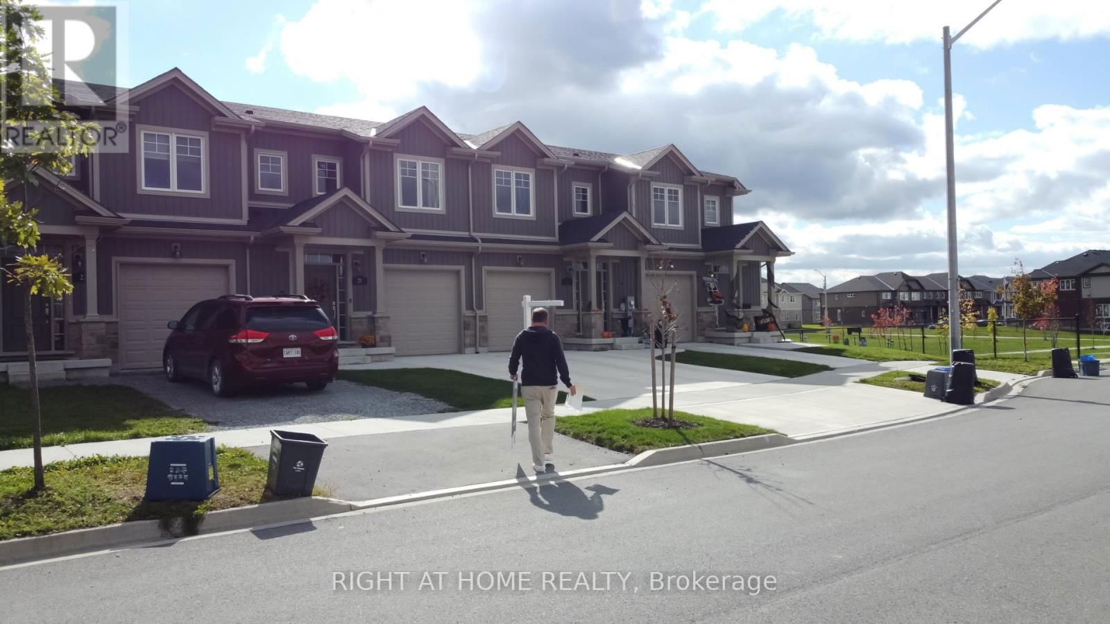 21 LAMB CRESCENT Image 37