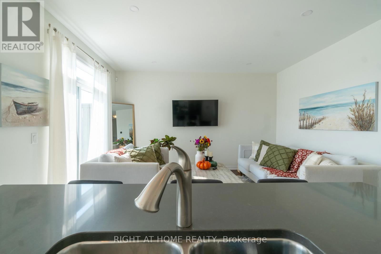 21 LAMB CRESCENT Image 9