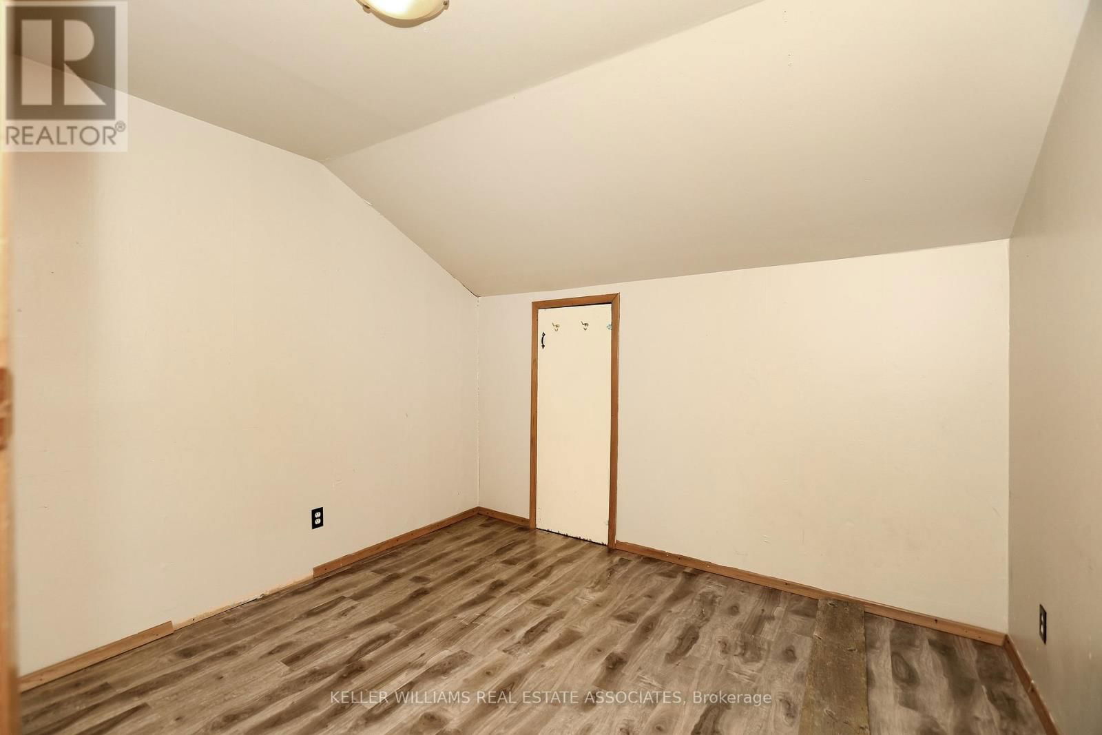329 JOSEPHINE STREET WEST Image 15