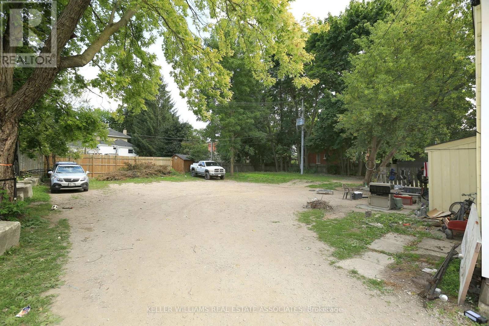 329 JOSEPHINE STREET WEST Image 21