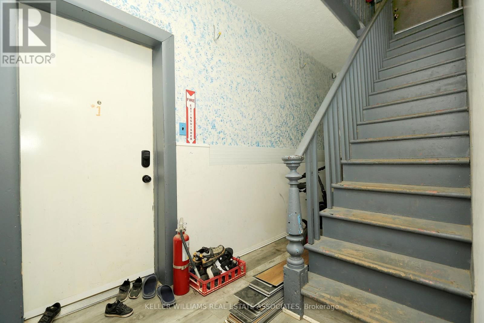 329 JOSEPHINE STREET WEST Image 3