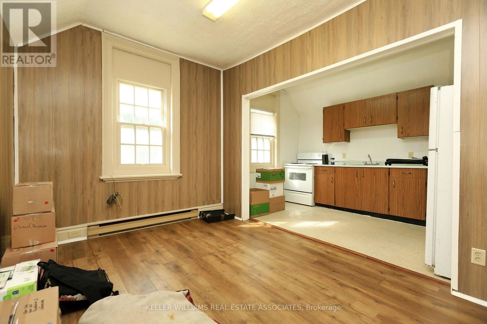 329 JOSEPHINE STREET WEST Image 4