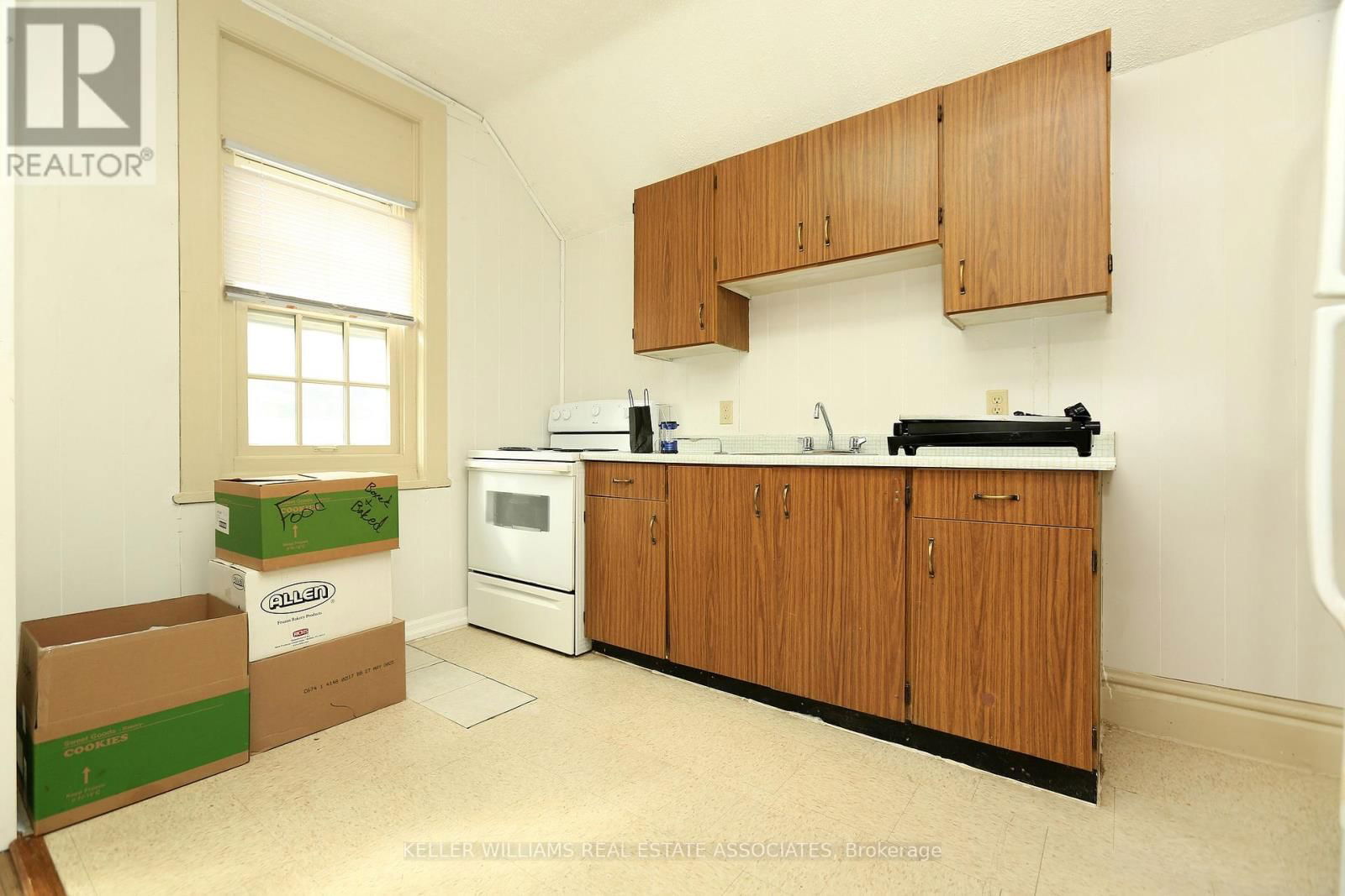 329 JOSEPHINE STREET WEST Image 5