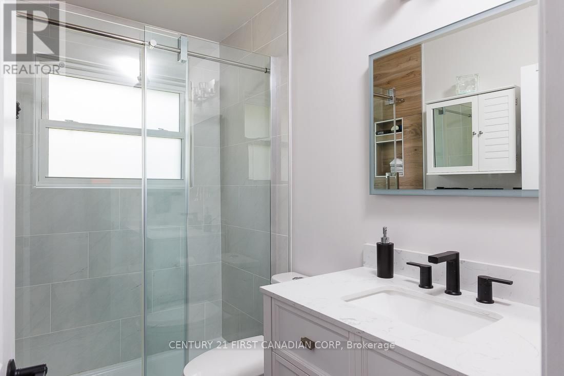 82 QUEENSTON CRESCENT Image 11