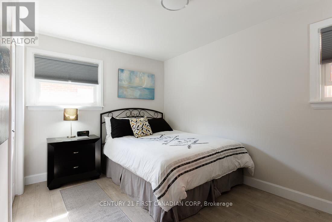 82 QUEENSTON CRESCENT Image 12