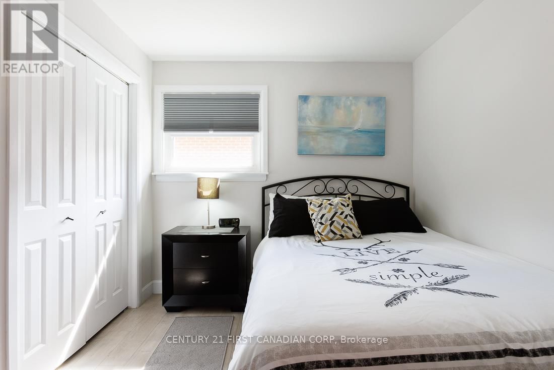 82 QUEENSTON CRESCENT Image 13