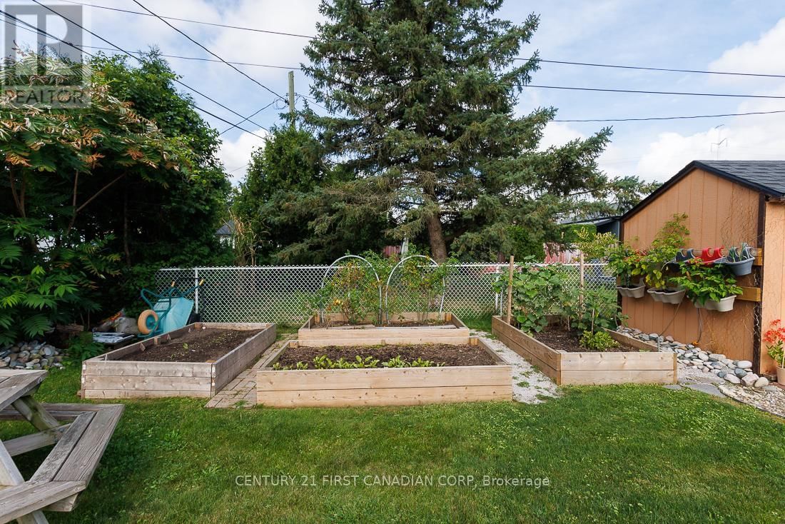 82 QUEENSTON CRESCENT Image 27