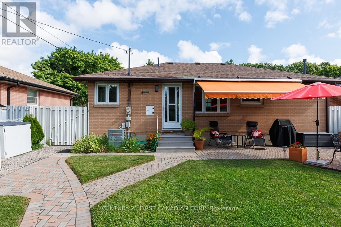 82 QUEENSTON CRESCENT Image 33