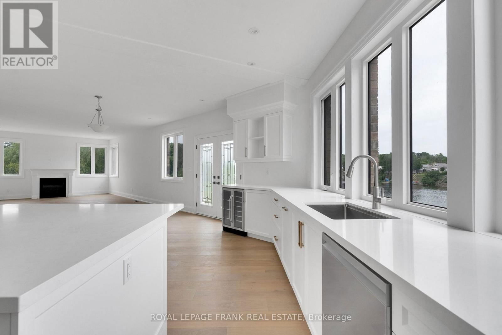 42 POND STREET Image 15