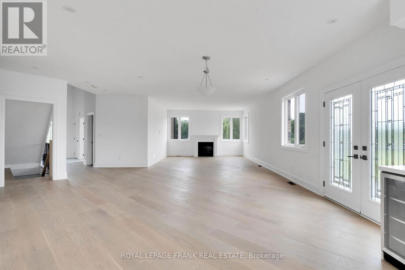 42 POND STREET Image 17