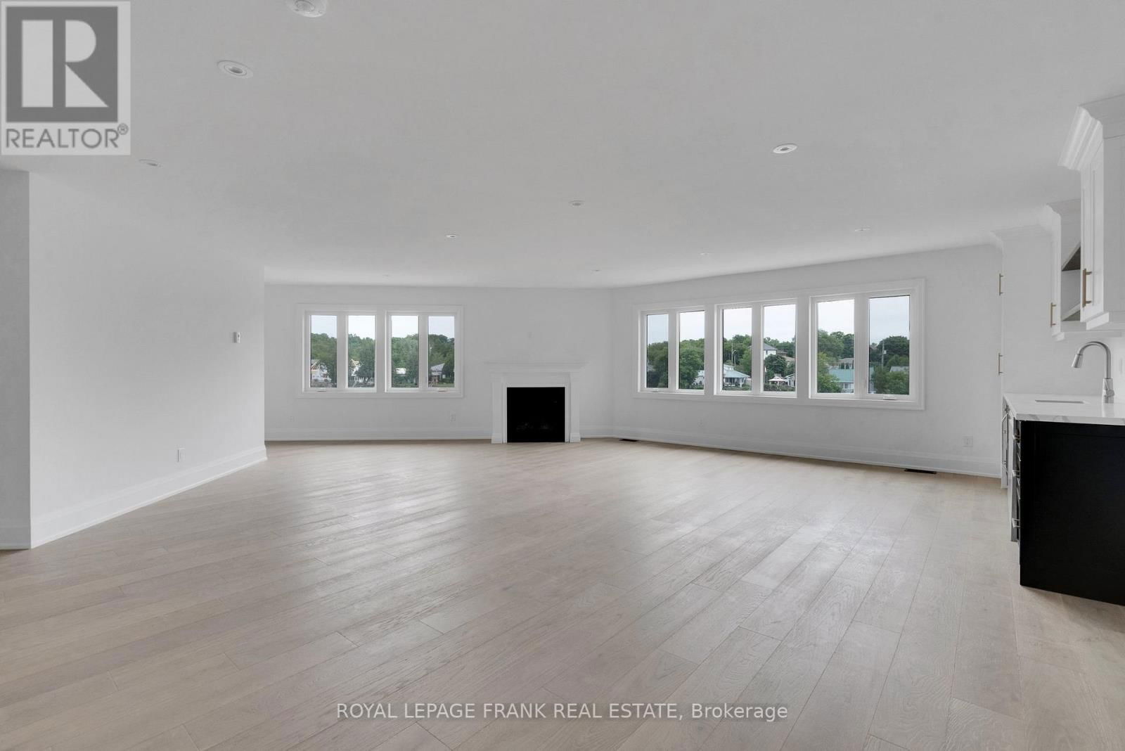 42 POND STREET Image 21