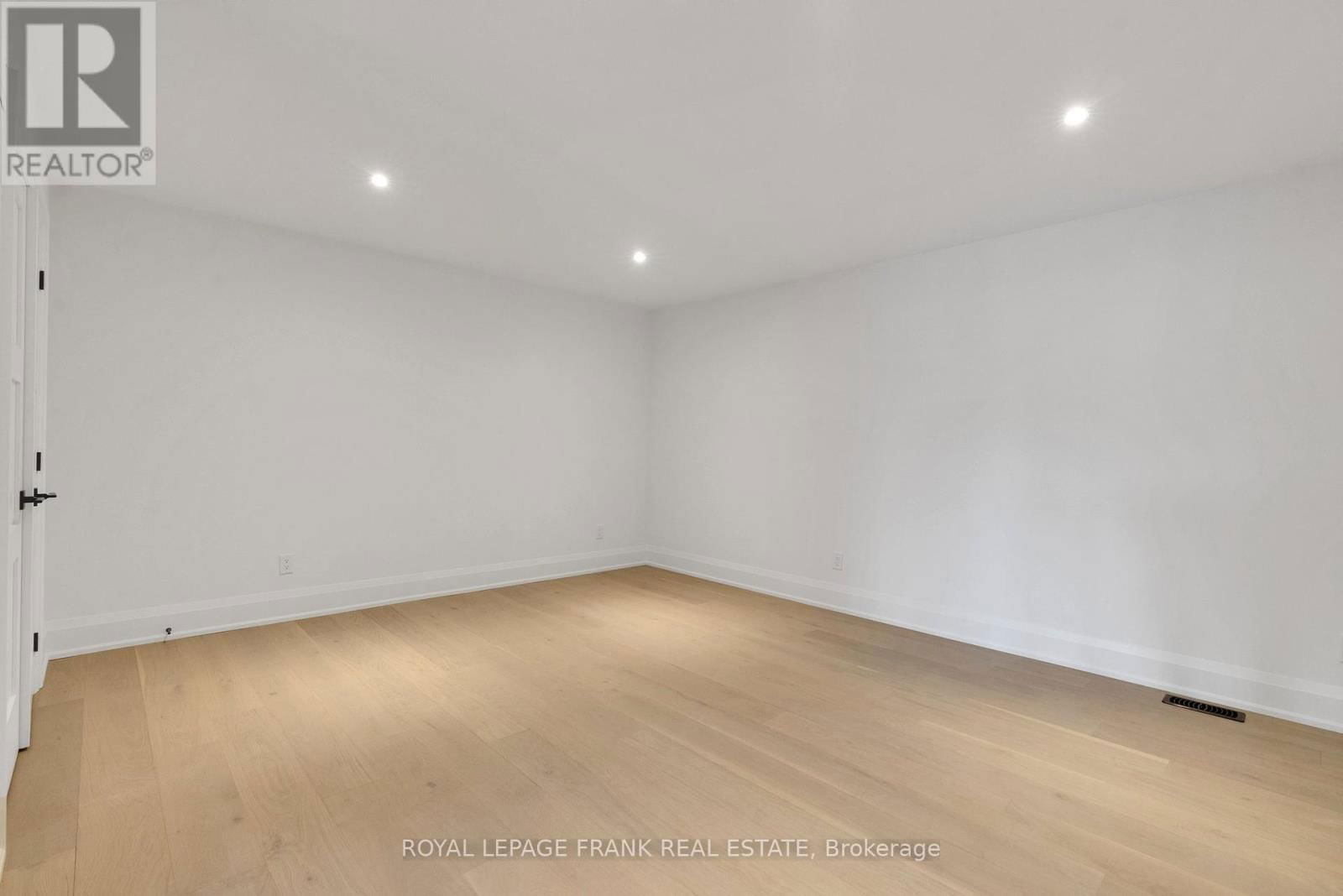 42 POND STREET Image 27
