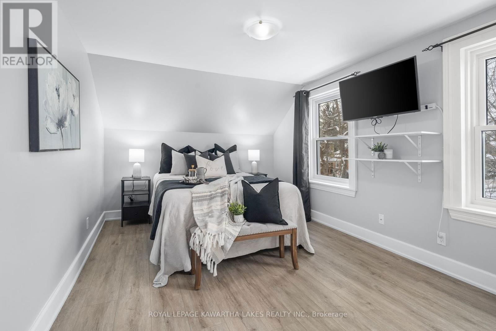 18 BOND STREET WEST Image 10