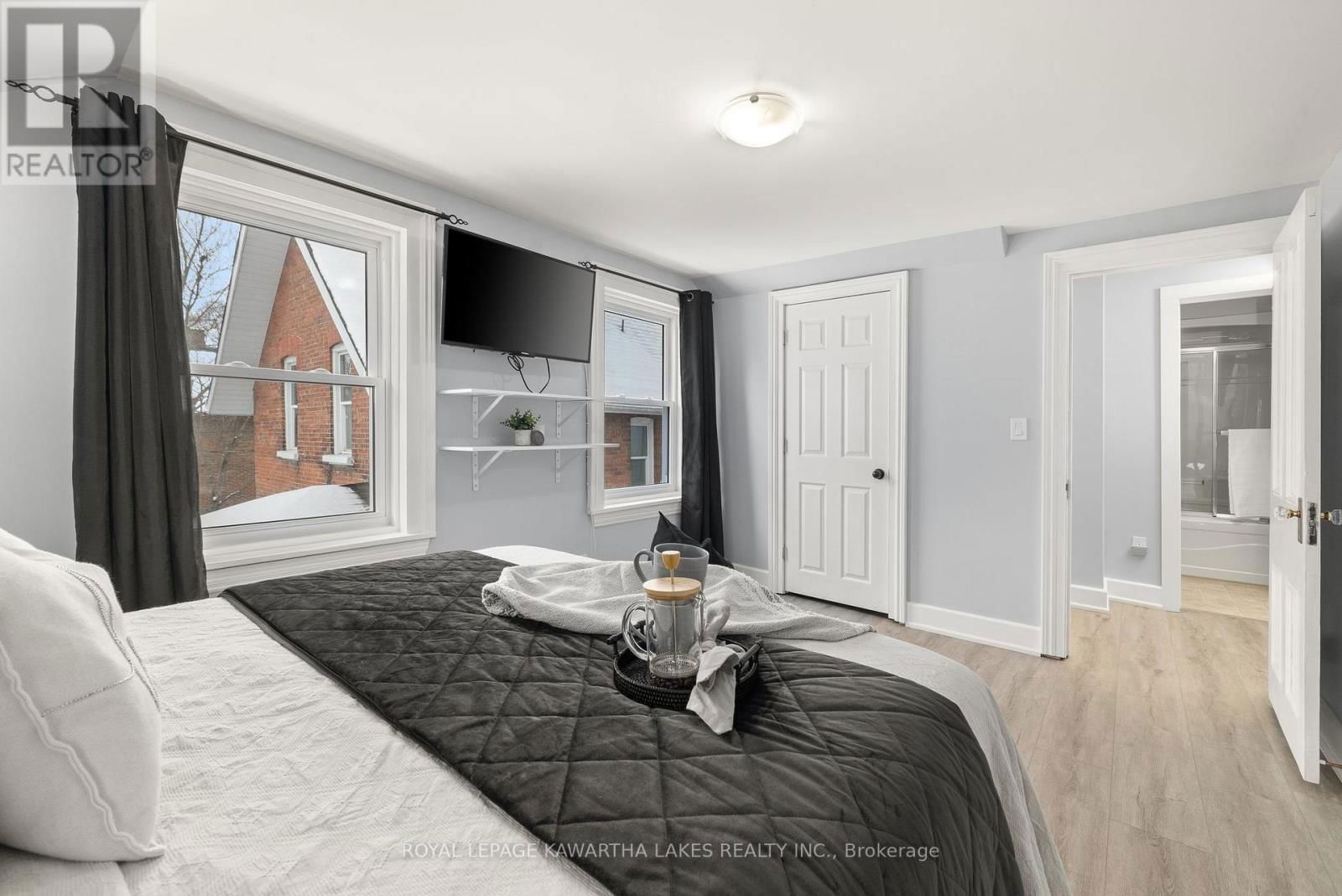 18 BOND STREET WEST Image 11