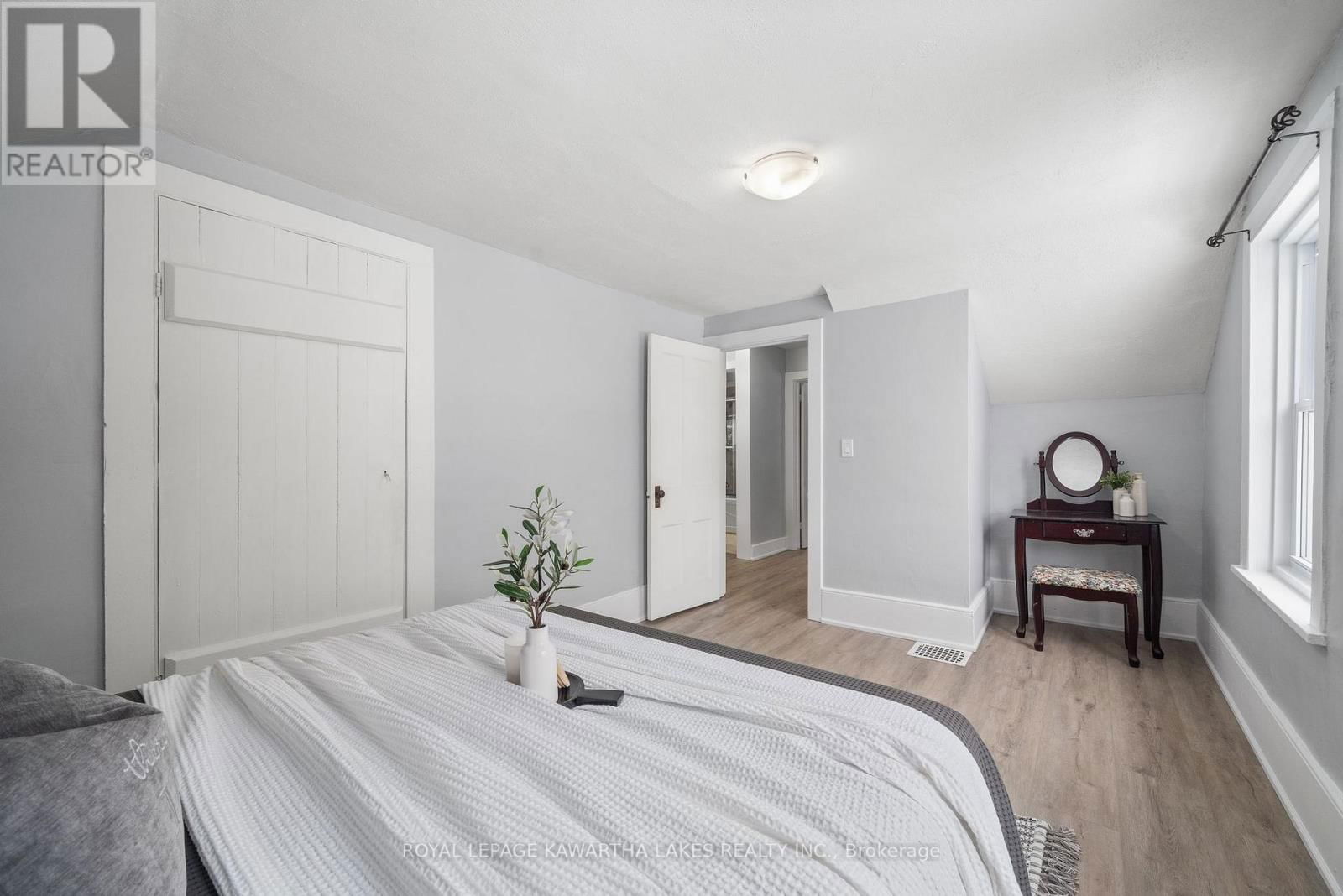 18 BOND STREET WEST Image 13