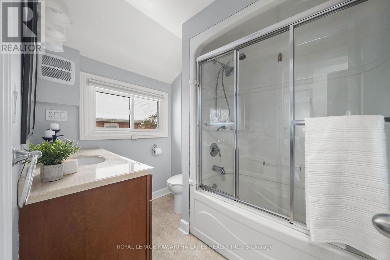 18 BOND STREET WEST Image 16