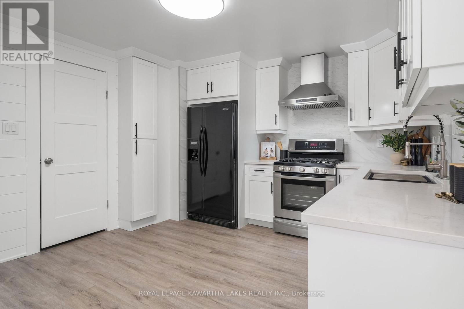 18 BOND STREET WEST Image 6
