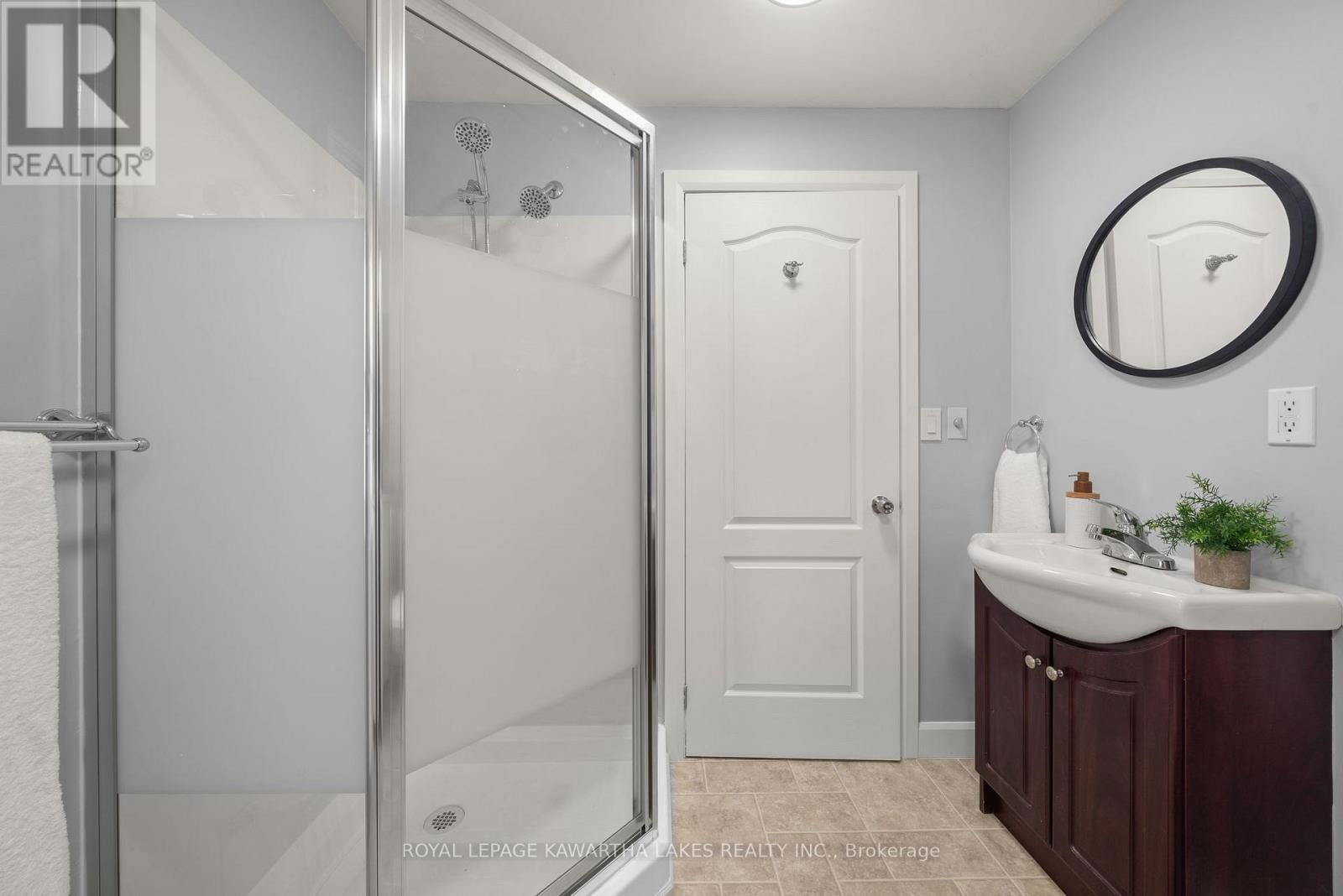 18 BOND STREET WEST Image 9