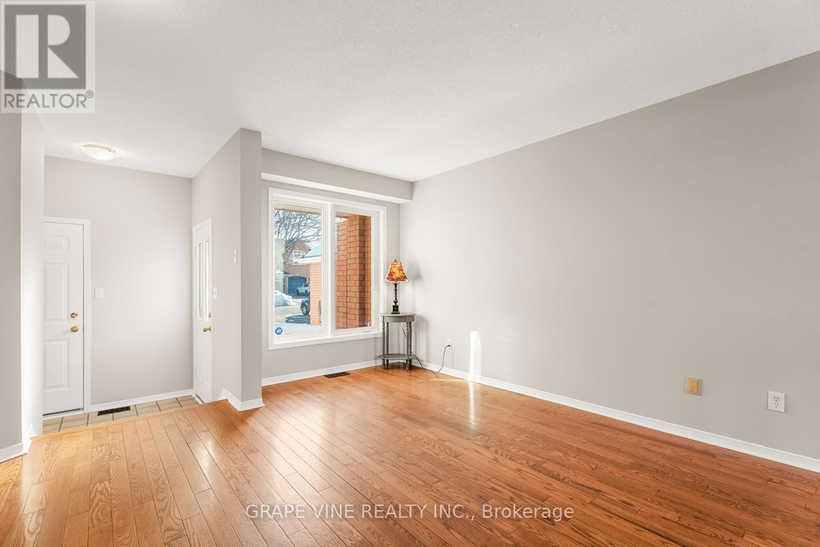 430 LAWLER CRESCENT Image 10