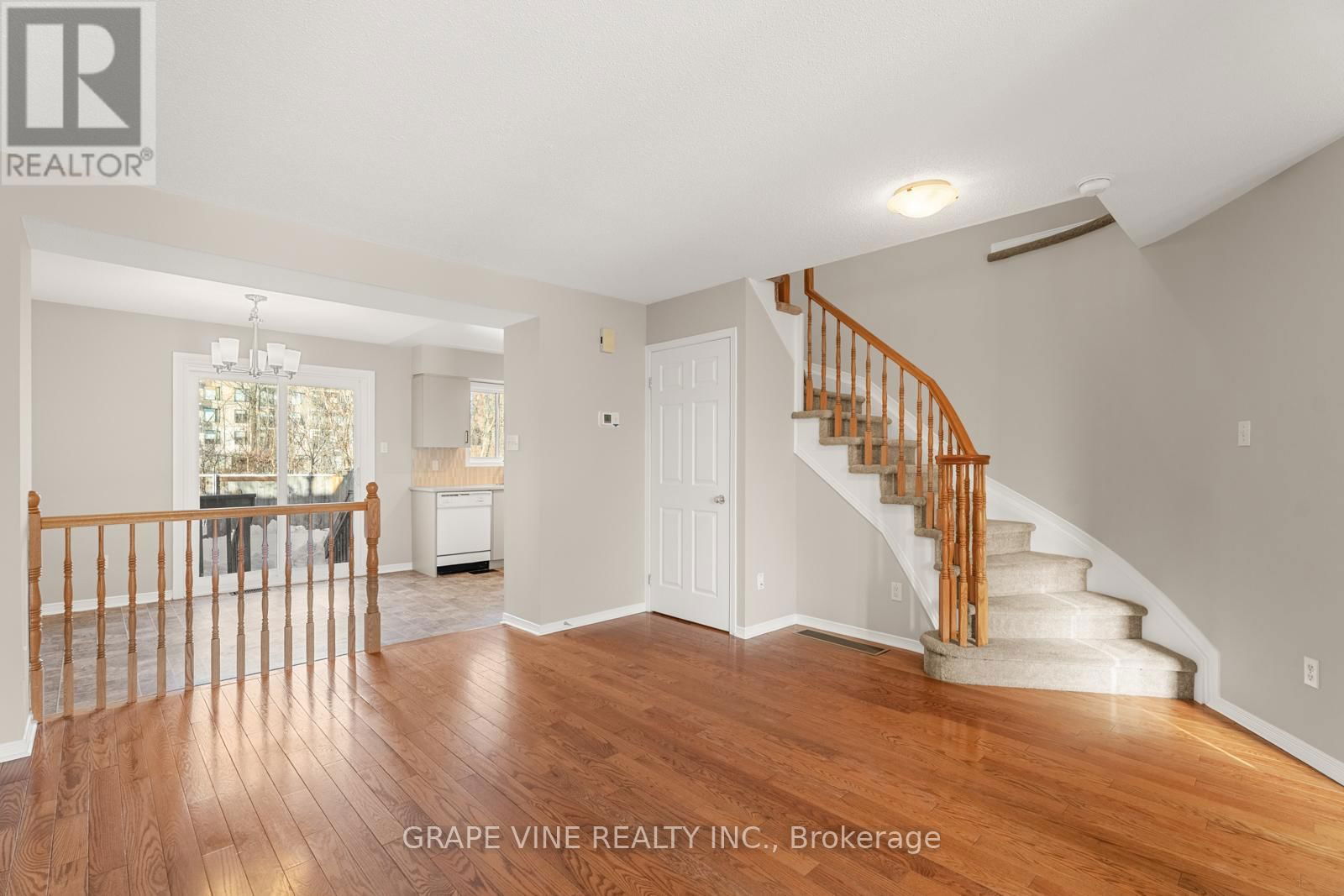 430 LAWLER CRESCENT Image 11