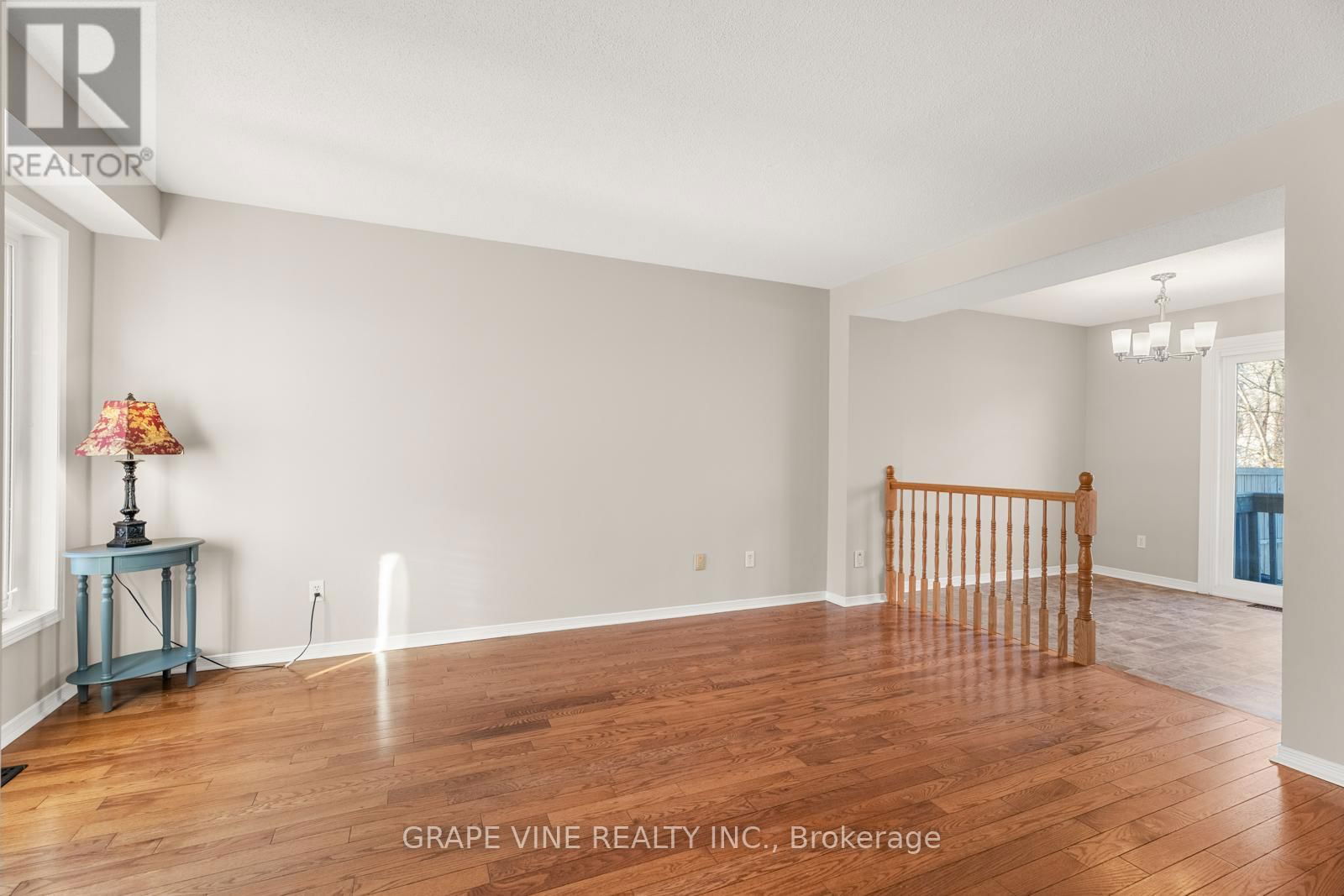 430 LAWLER CRESCENT Image 12