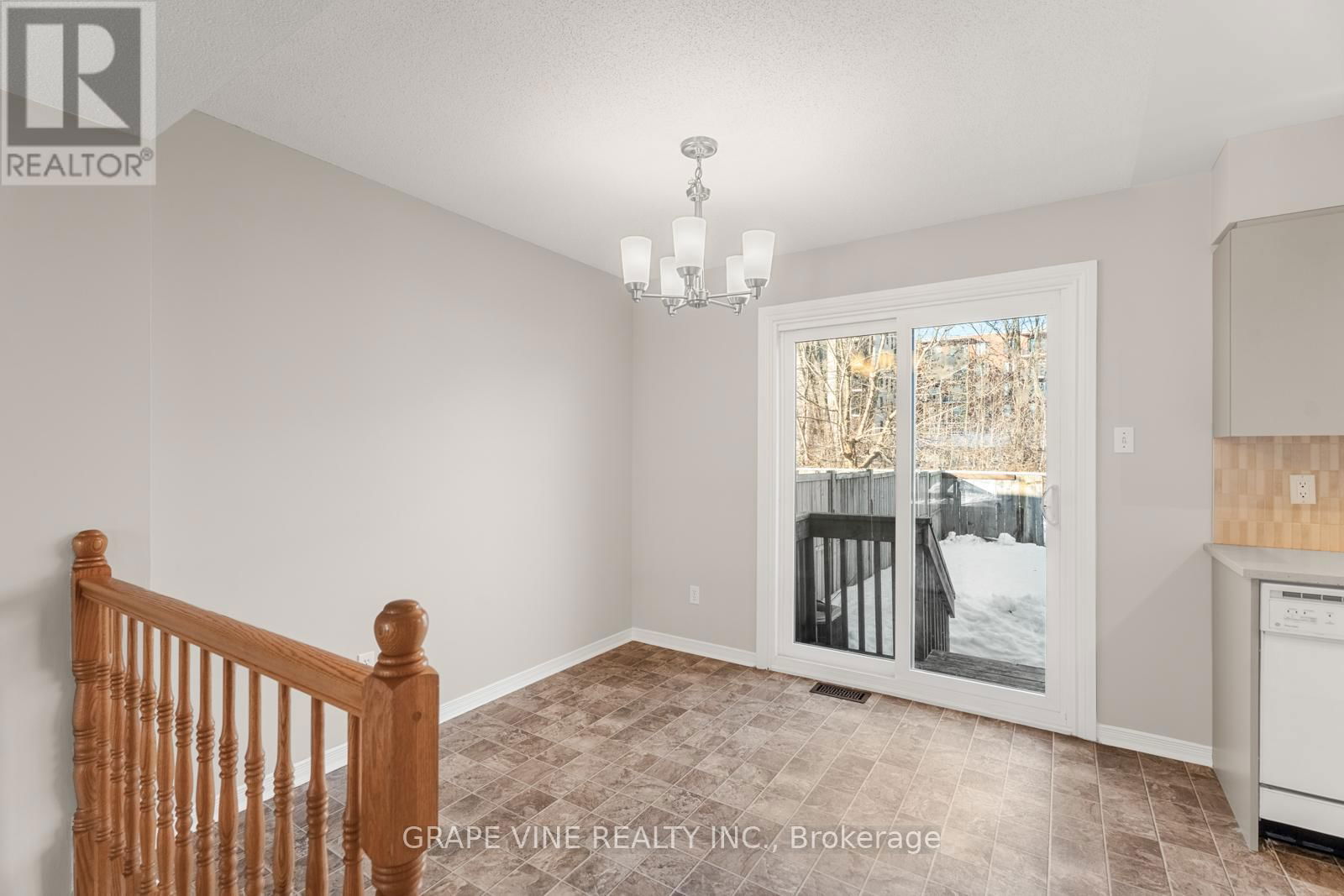 430 LAWLER CRESCENT Image 13