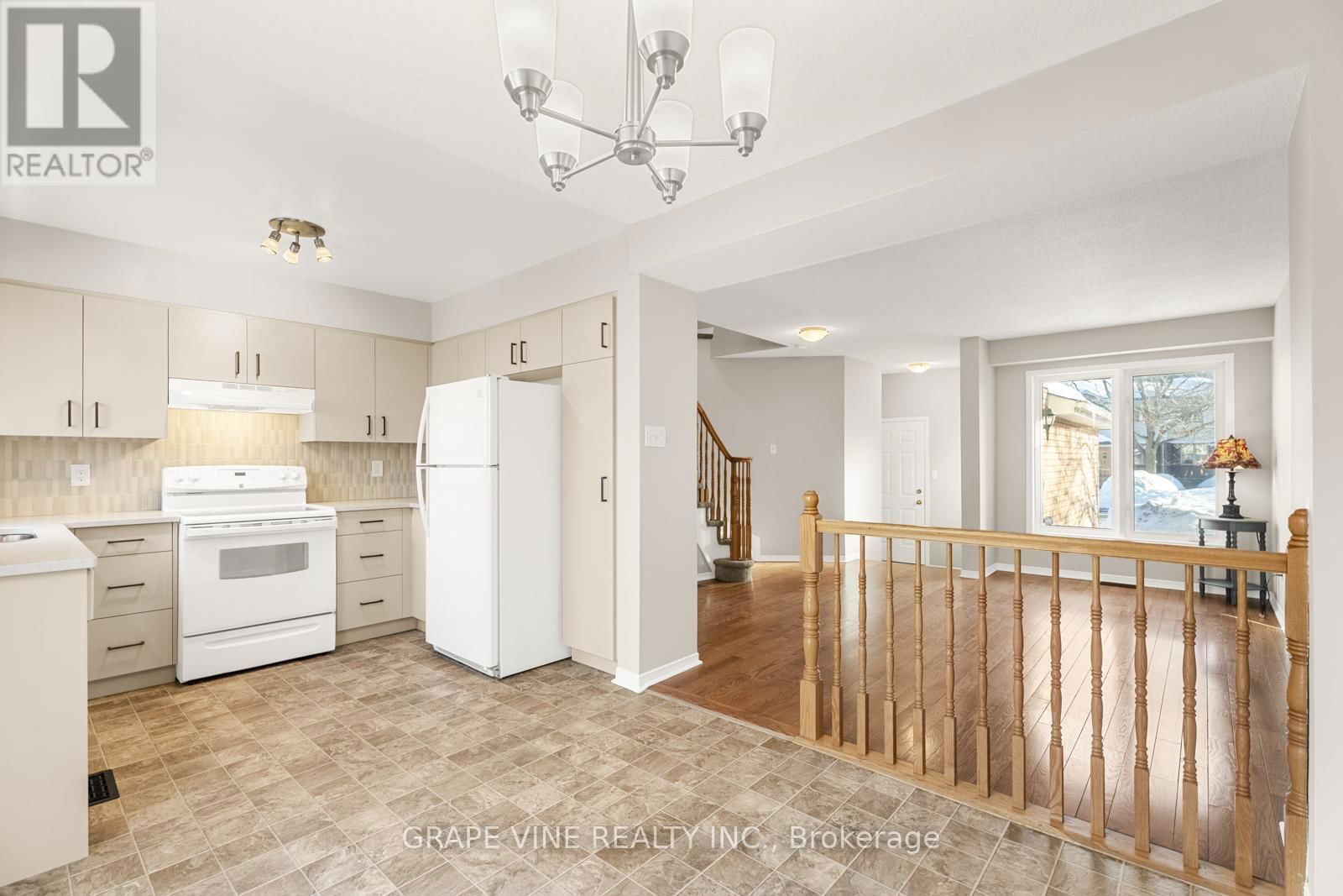430 LAWLER CRESCENT Image 19