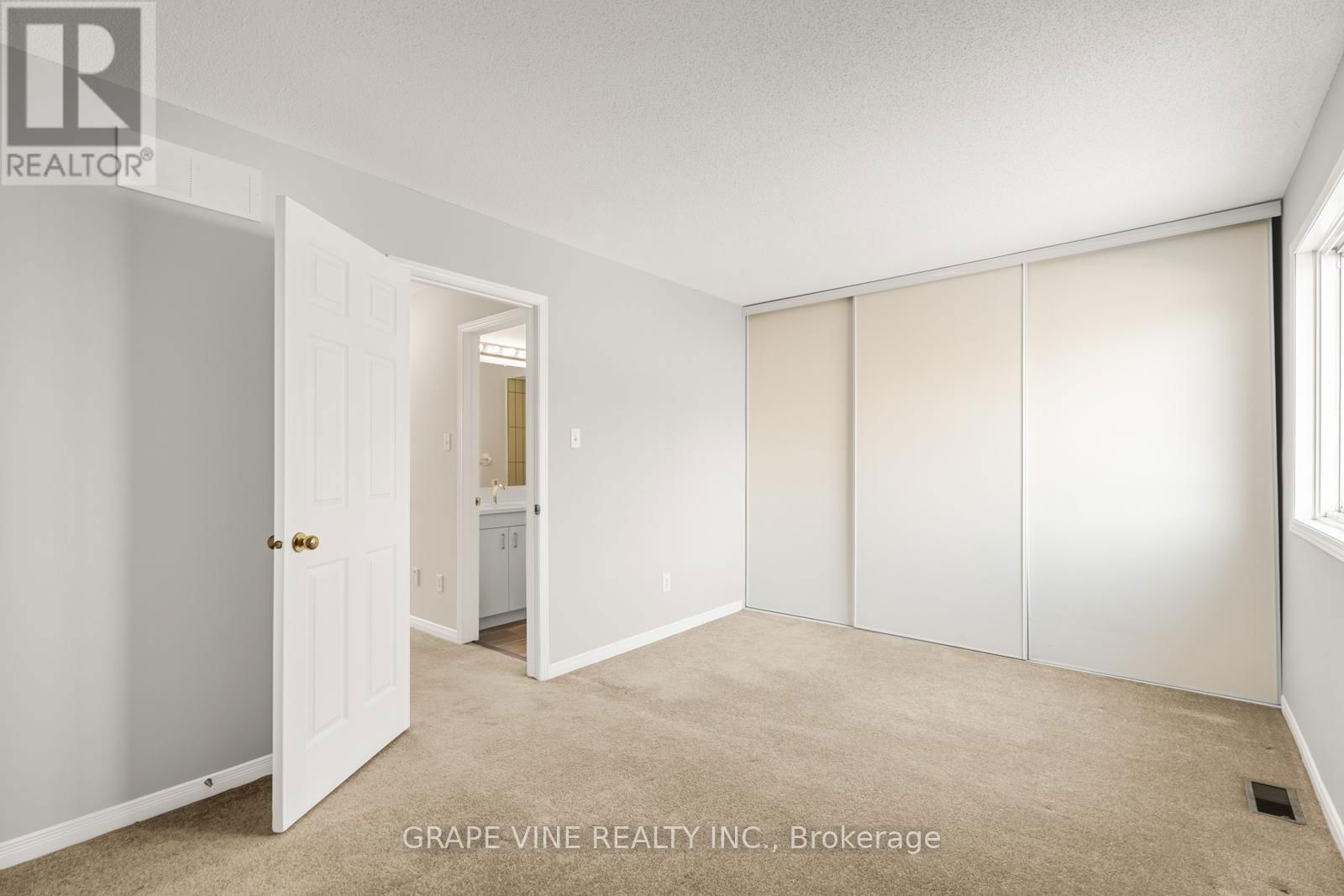 430 LAWLER CRESCENT Image 22
