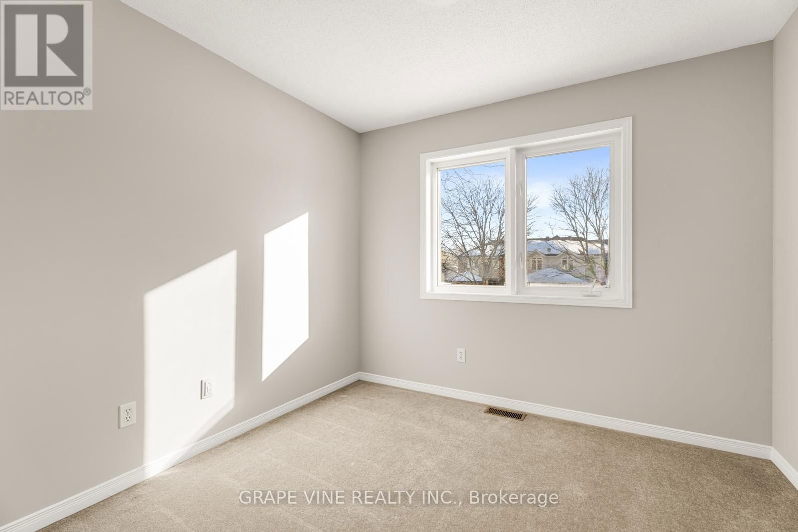 430 LAWLER CRESCENT Image 25