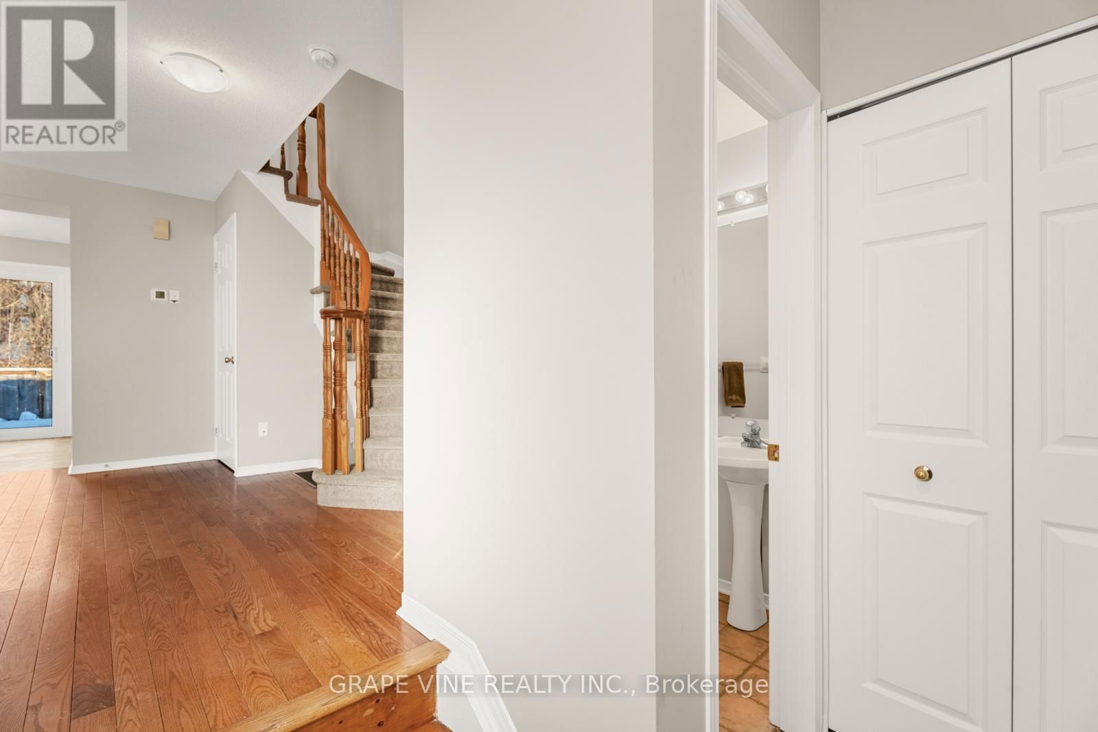 430 LAWLER CRESCENT Image 6