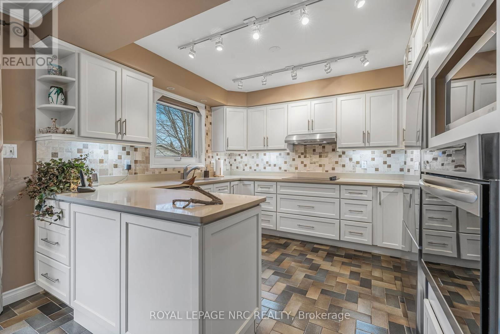 38 COLONEL BUTLER CRESCENT Image 18