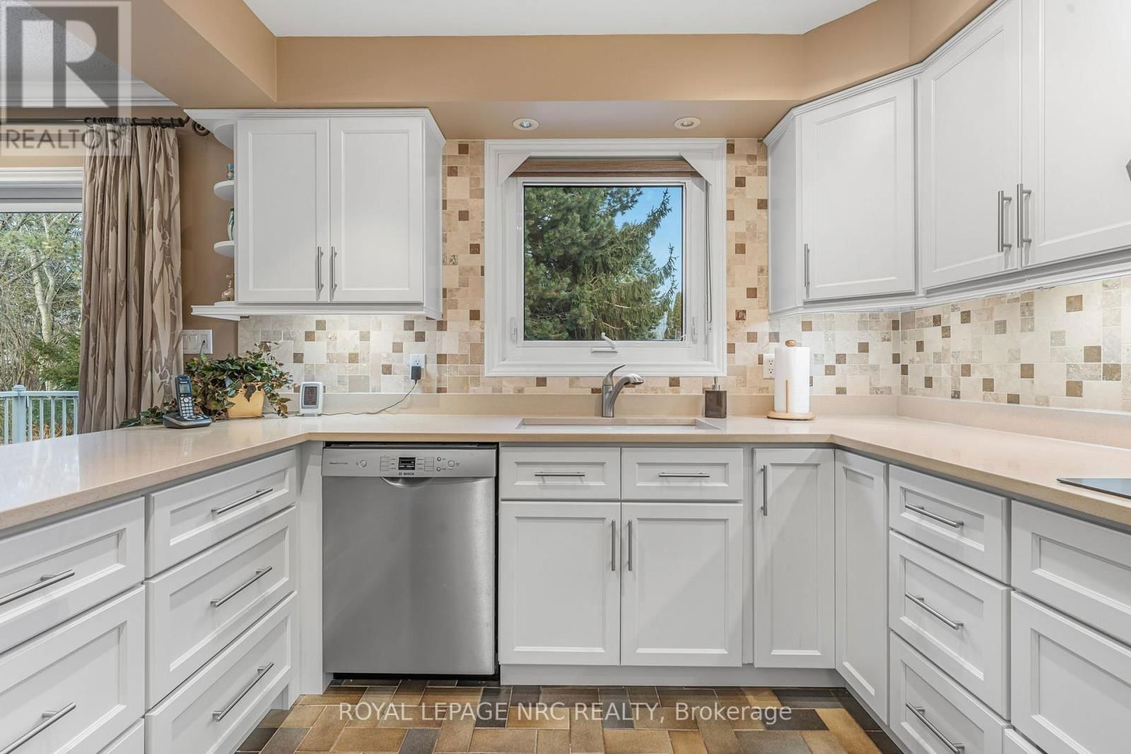 38 COLONEL BUTLER CRESCENT Image 19