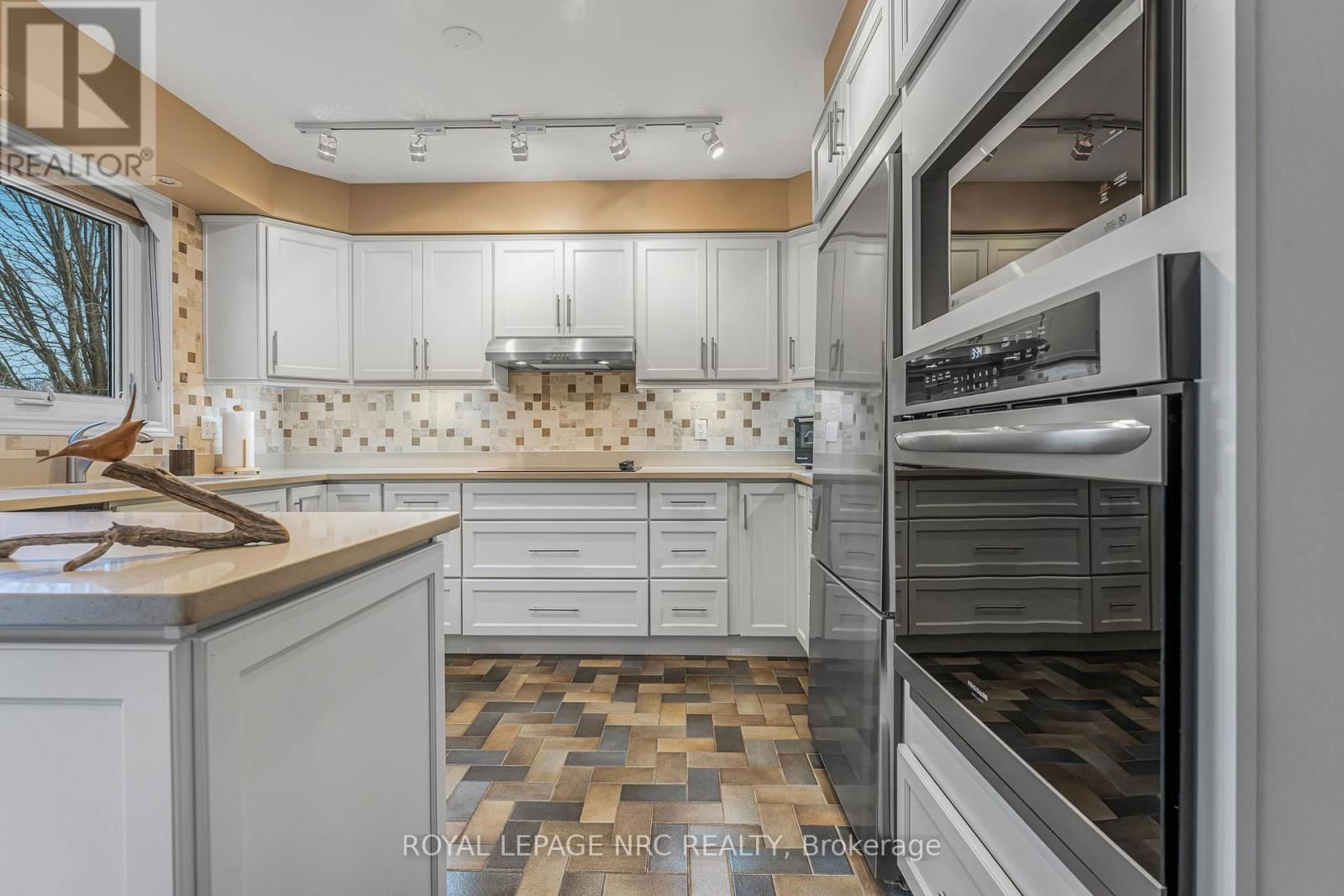 38 COLONEL BUTLER CRESCENT Image 21