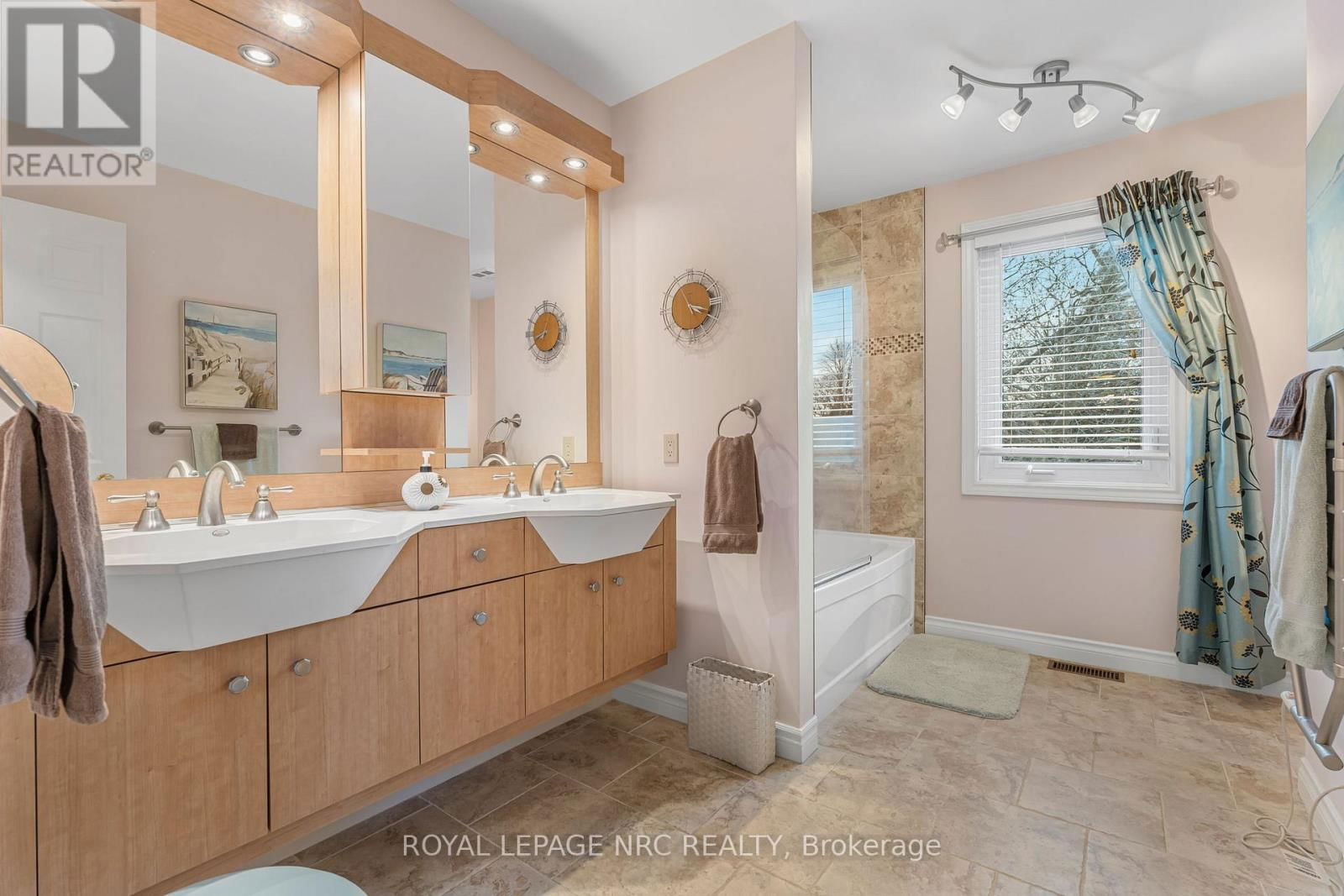 38 COLONEL BUTLER CRESCENT Image 26