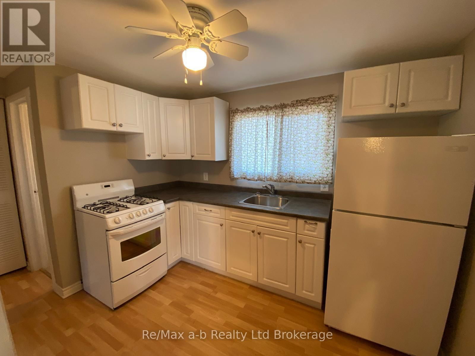 224 JOSEPH STREET Image 14