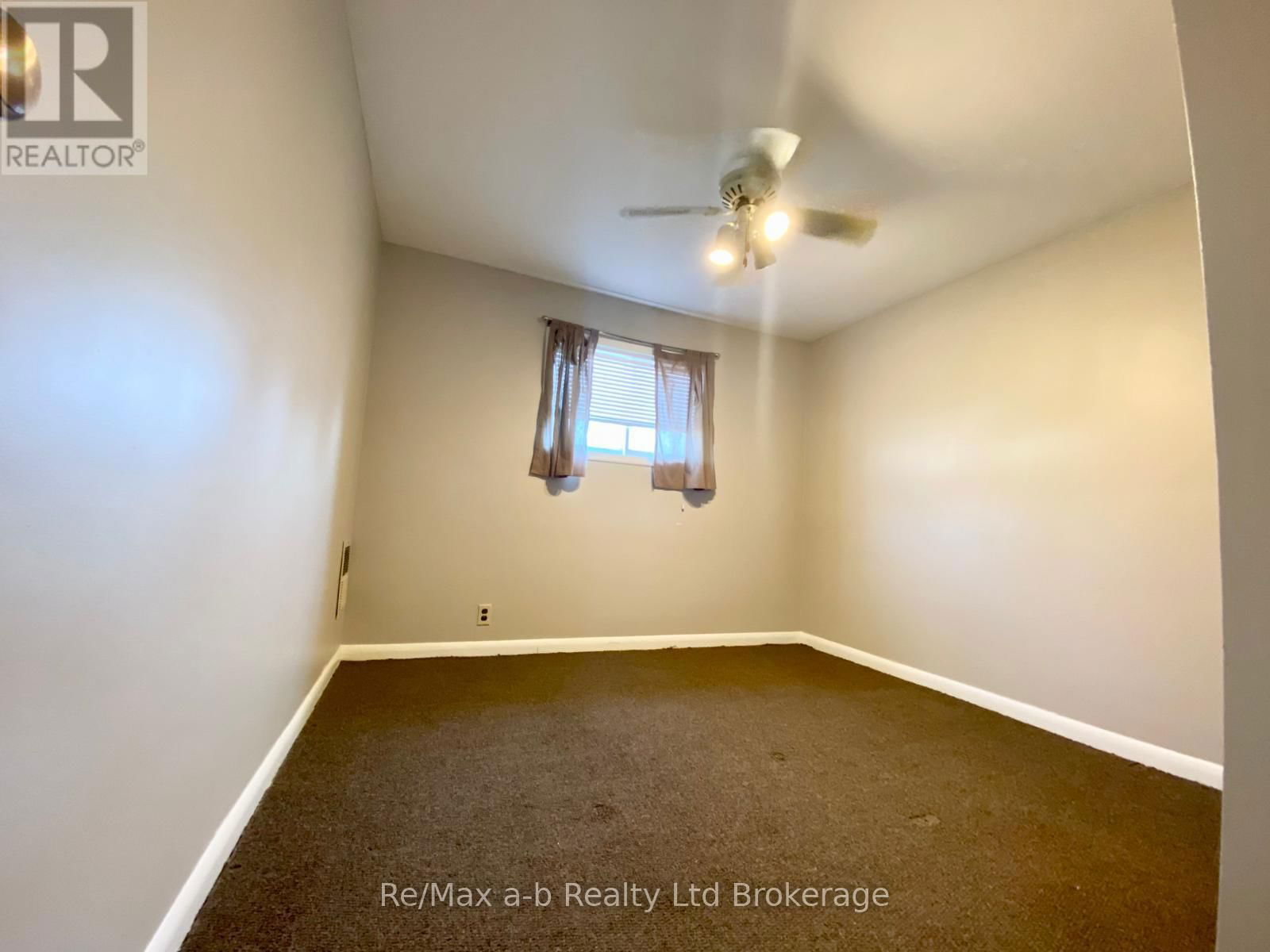 224 JOSEPH STREET Image 16