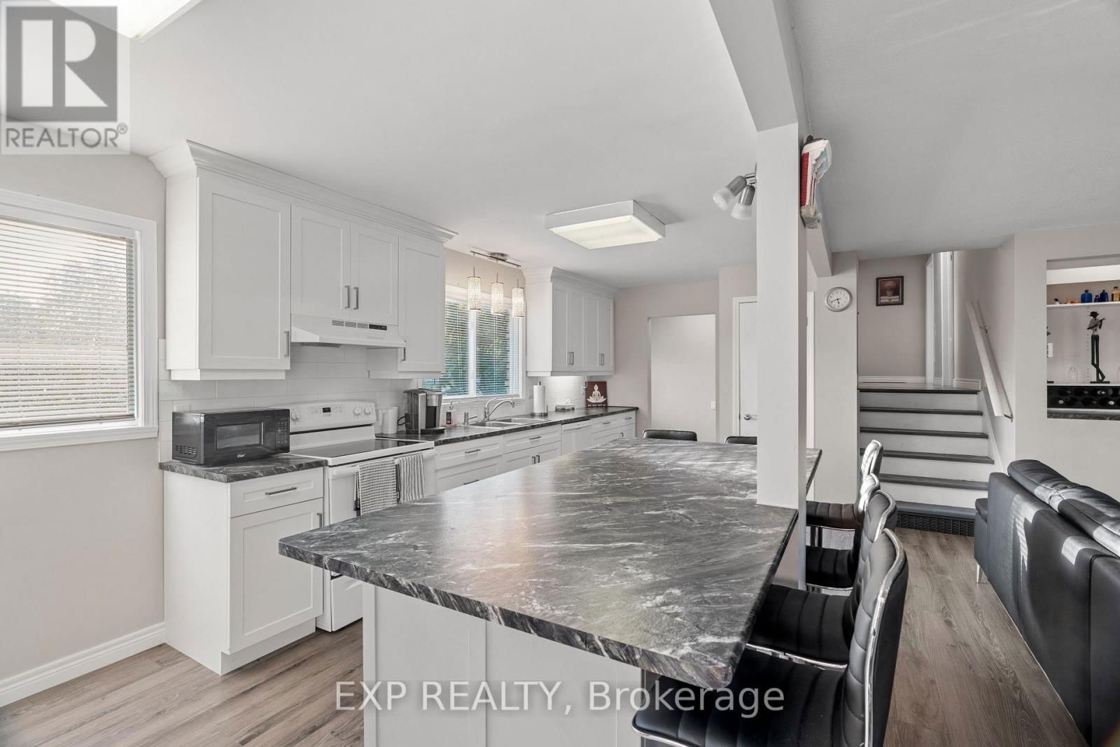 9952 PRINCE PHILIP STREET Image 11