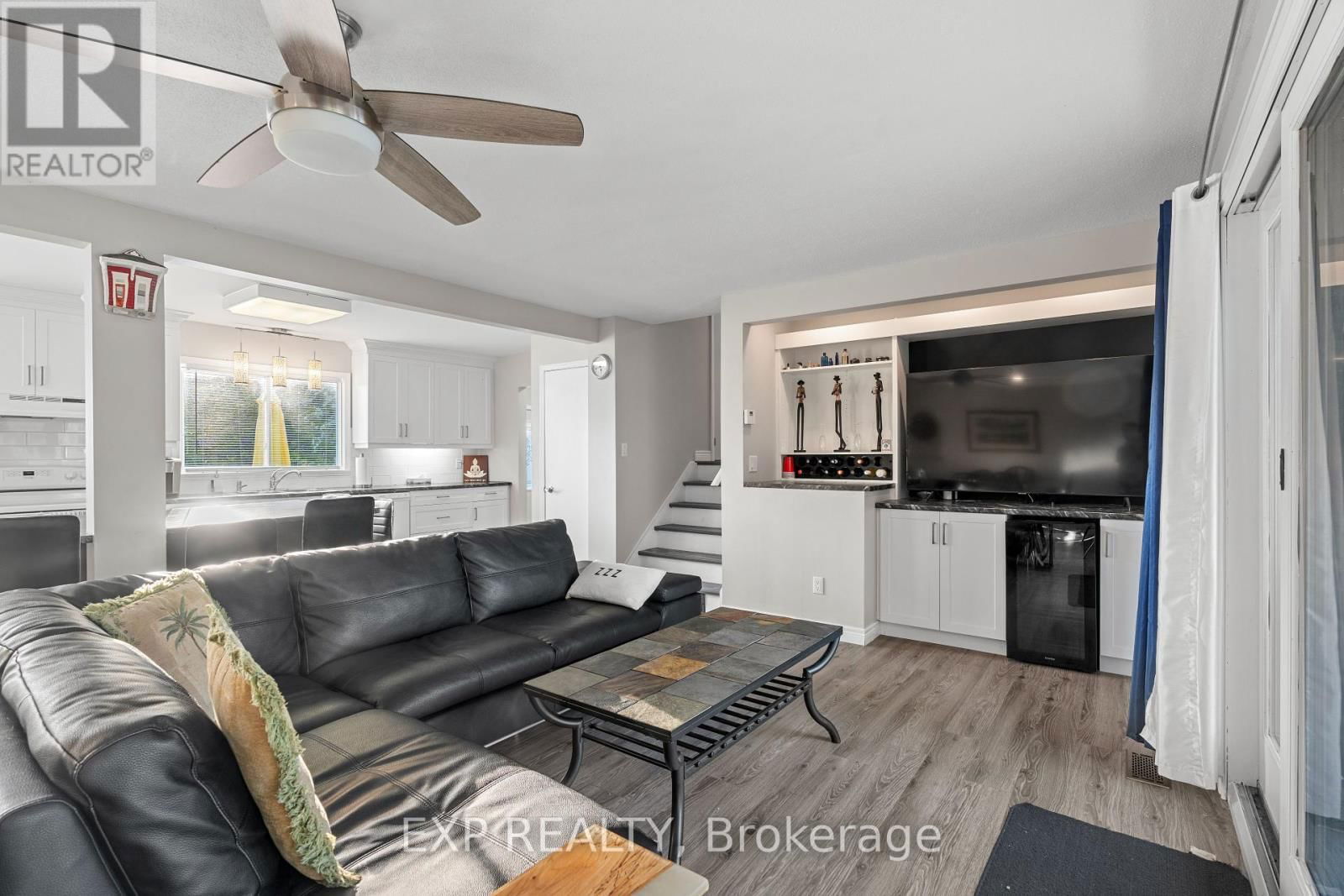 9952 PRINCE PHILIP STREET Image 14