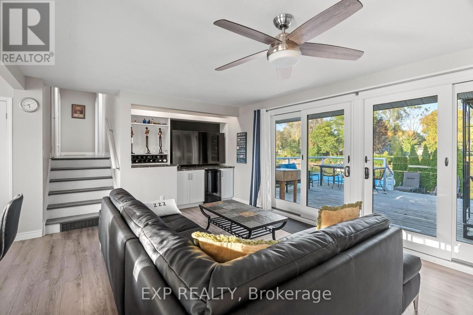 9952 PRINCE PHILIP STREET Image 15