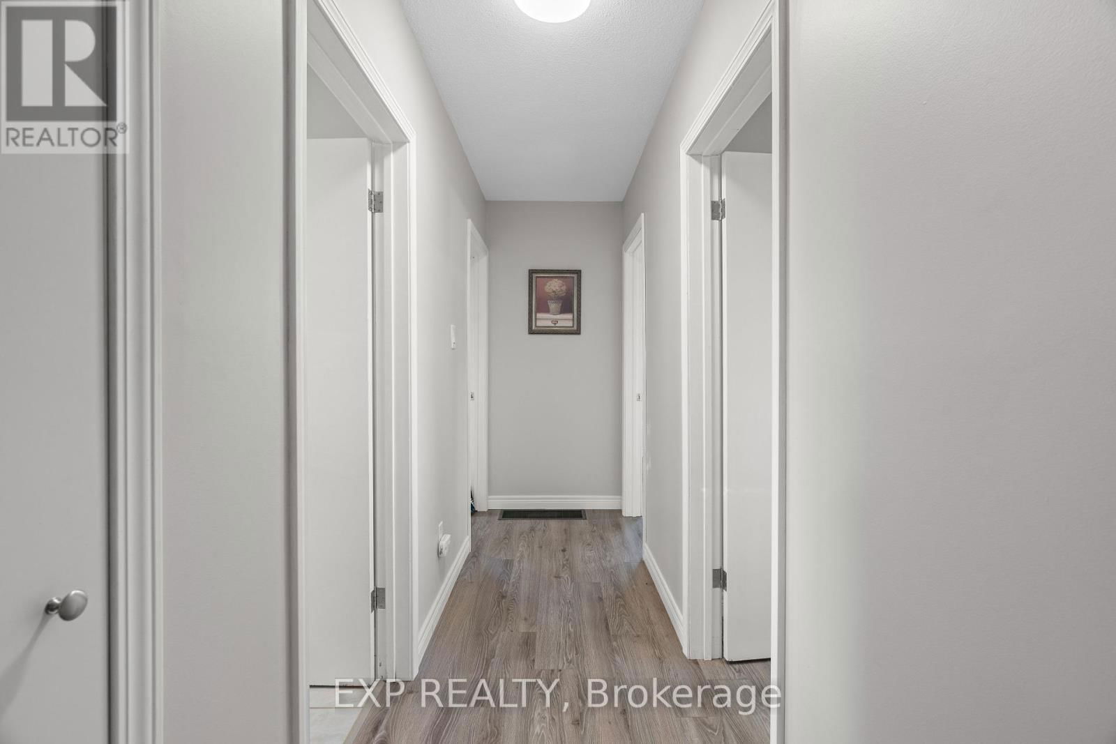 9952 PRINCE PHILIP STREET Image 17