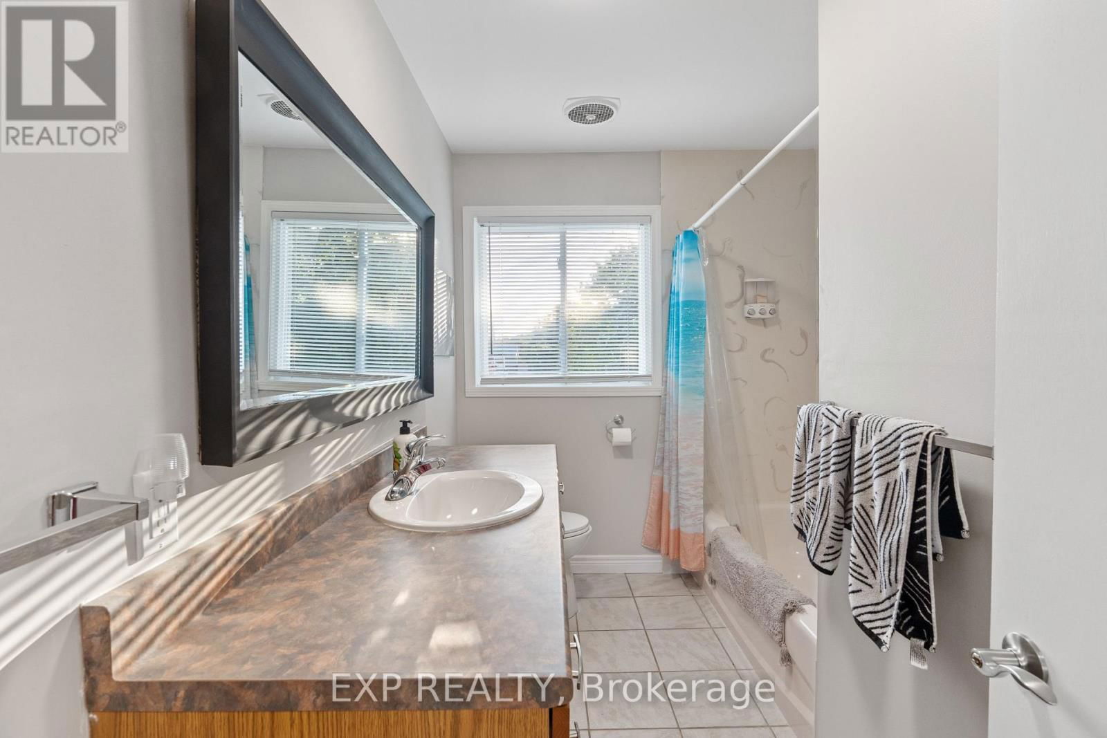 9952 PRINCE PHILIP STREET Image 19