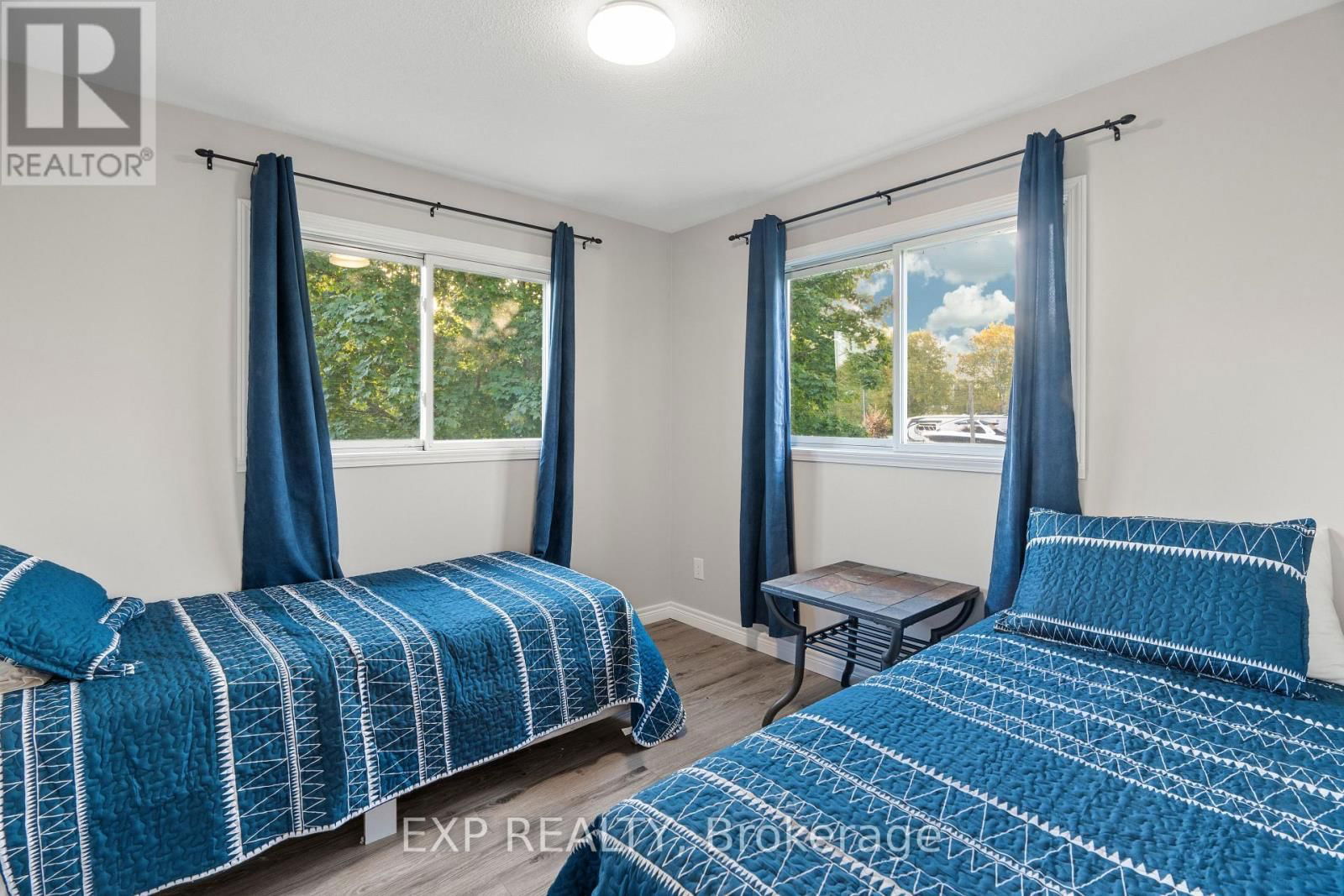 9952 PRINCE PHILIP STREET Image 21