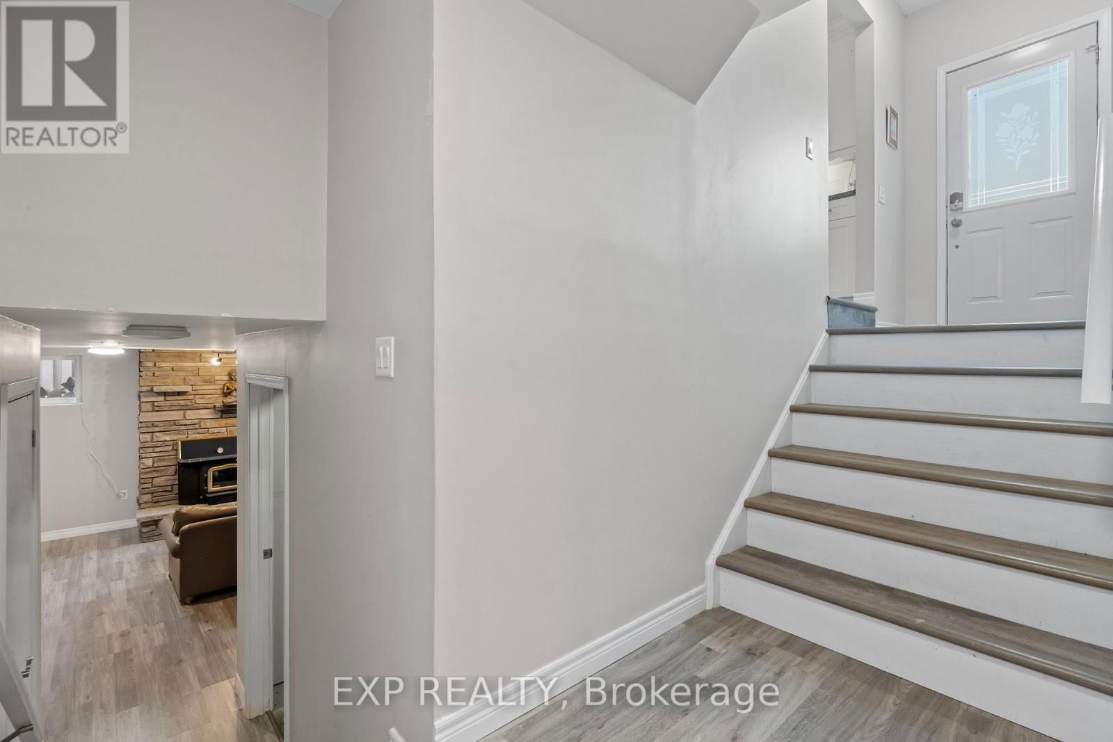 9952 PRINCE PHILIP STREET Image 22