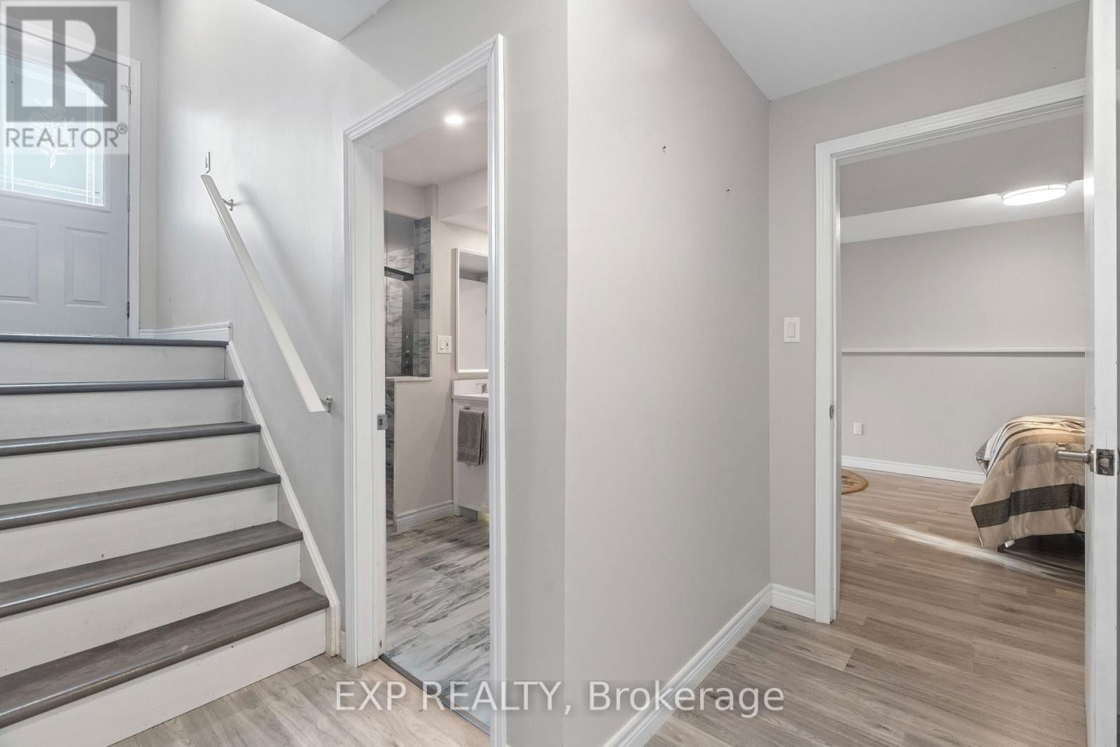 9952 PRINCE PHILIP STREET Image 23