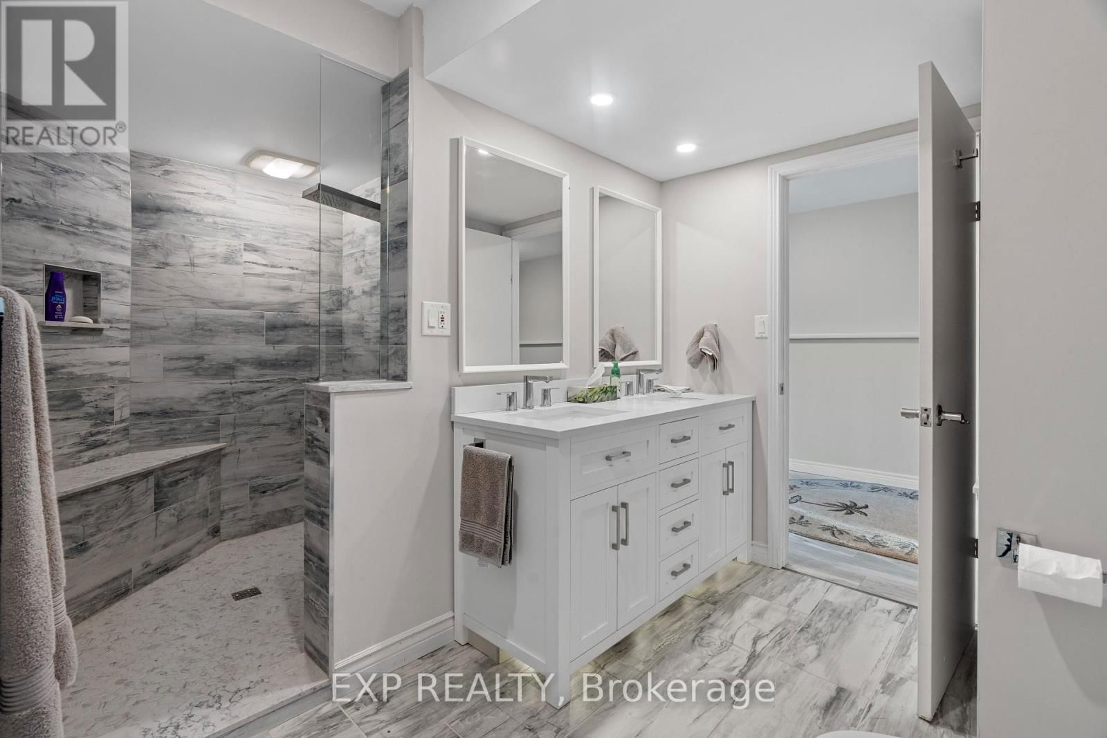9952 PRINCE PHILIP STREET Image 24