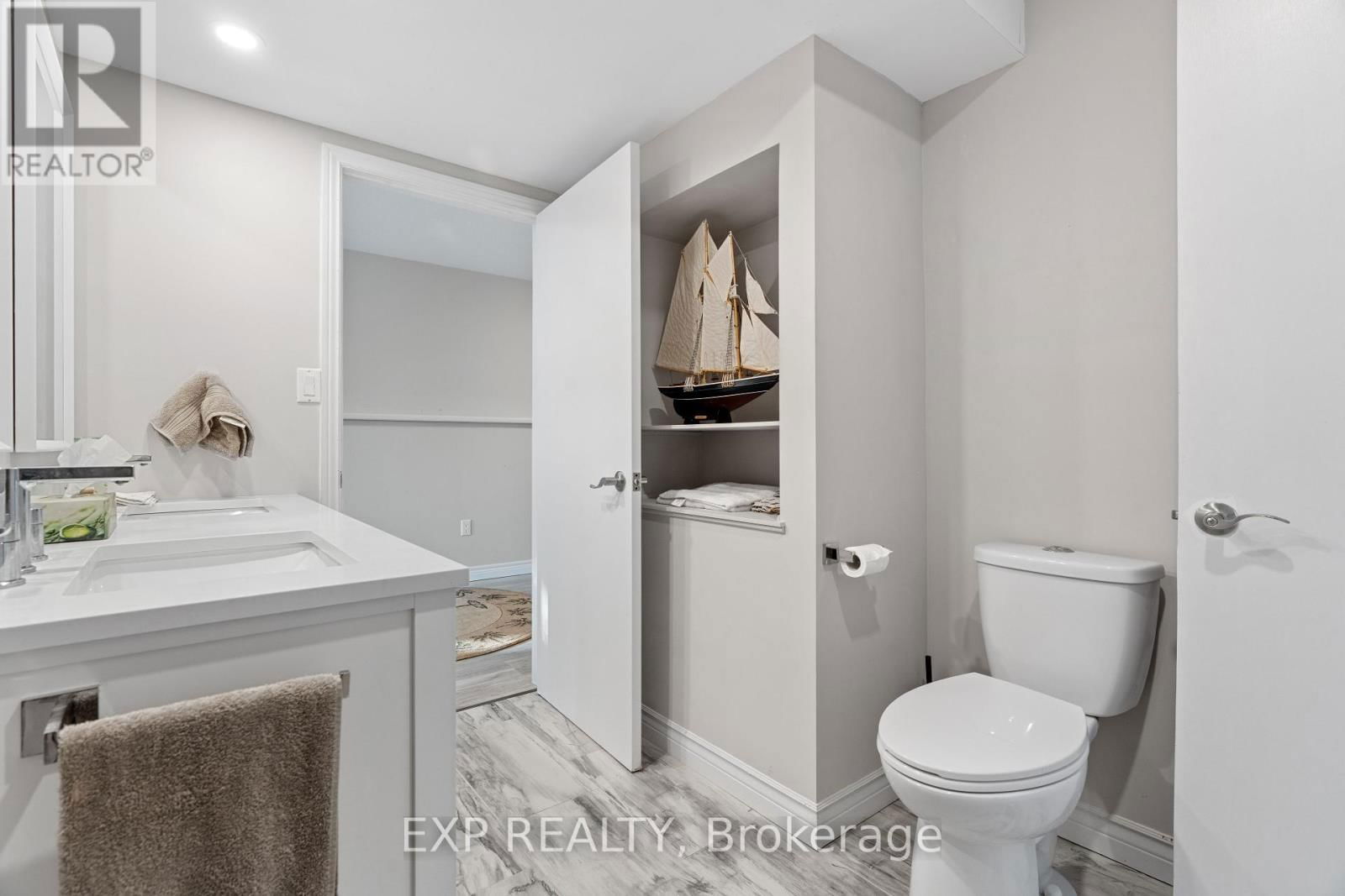 9952 PRINCE PHILIP STREET Image 25