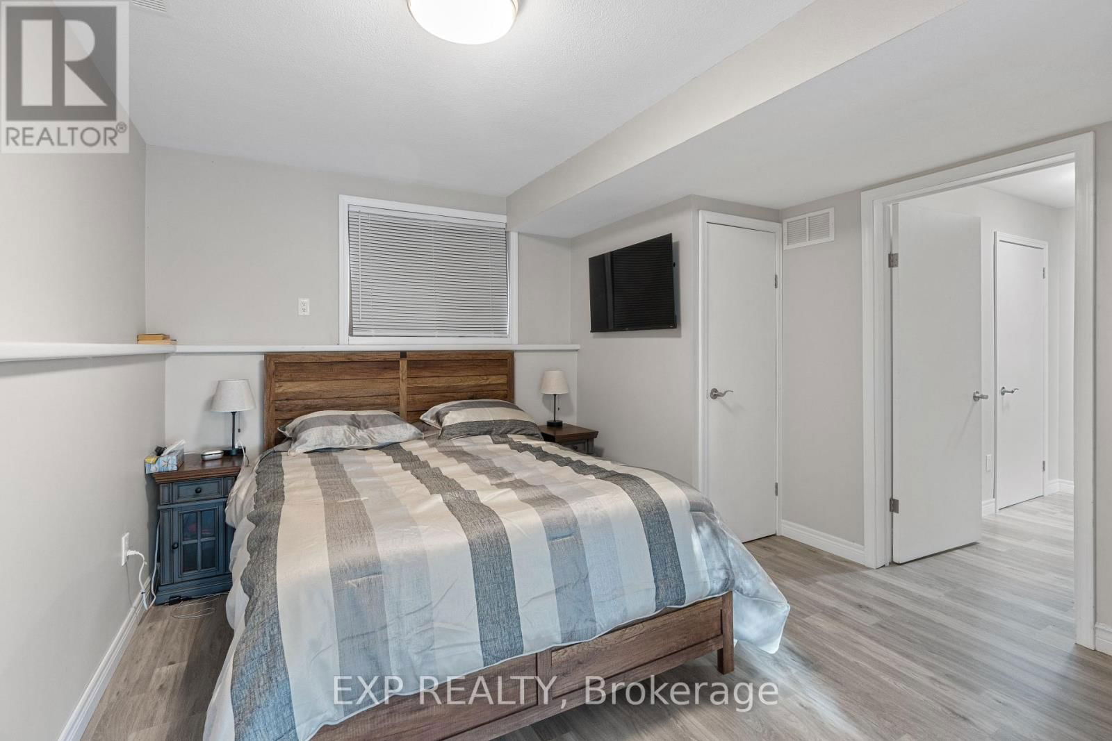 9952 PRINCE PHILIP STREET Image 28