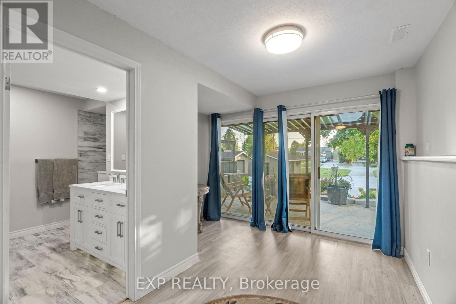 9952 PRINCE PHILIP STREET Image 29