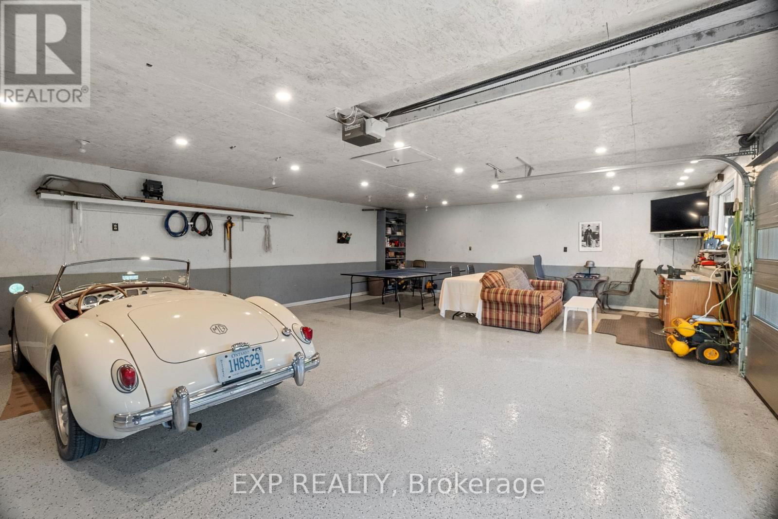 9952 PRINCE PHILIP STREET Image 35
