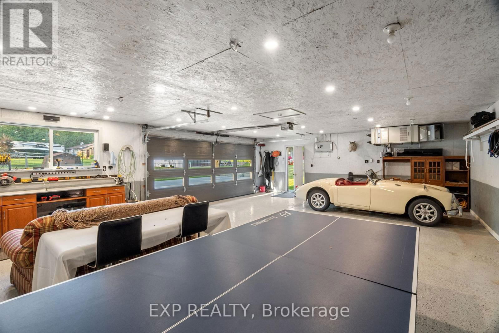 9952 PRINCE PHILIP STREET Image 36